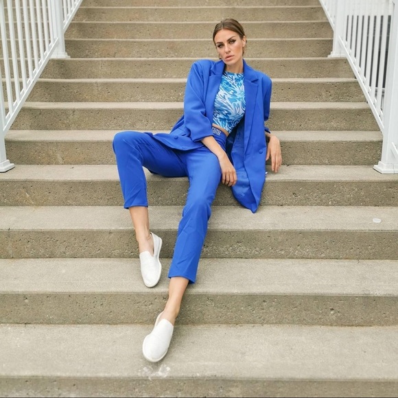 Meet your Posher, Stefanie - Picture 2 of 2